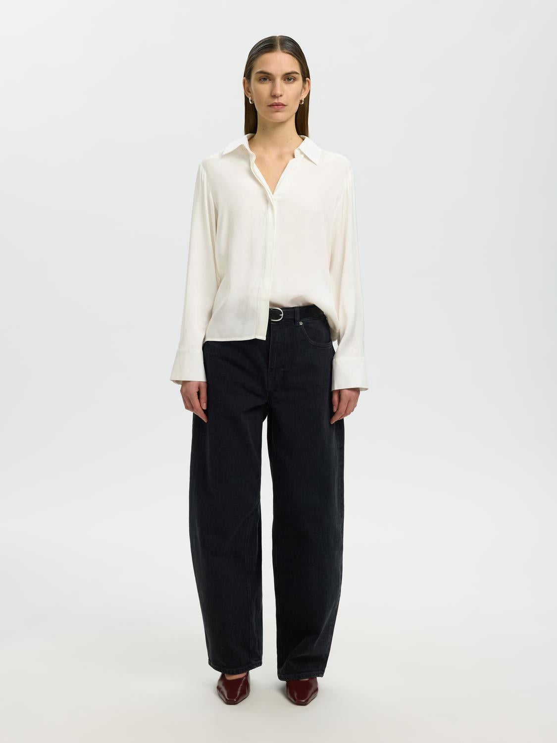 model_shot-front_full